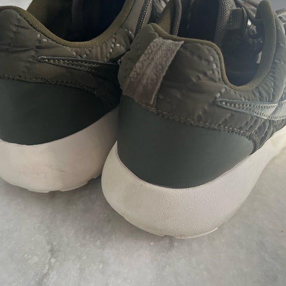 Nike green soft runners - Picture 3 of 6